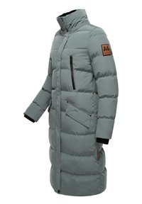 Helehall hallidega soe põll, millel on kõrge krae, tõmblukuga taskud ja pruun logotempel käe peal. Omab musti kudumisi mansette.