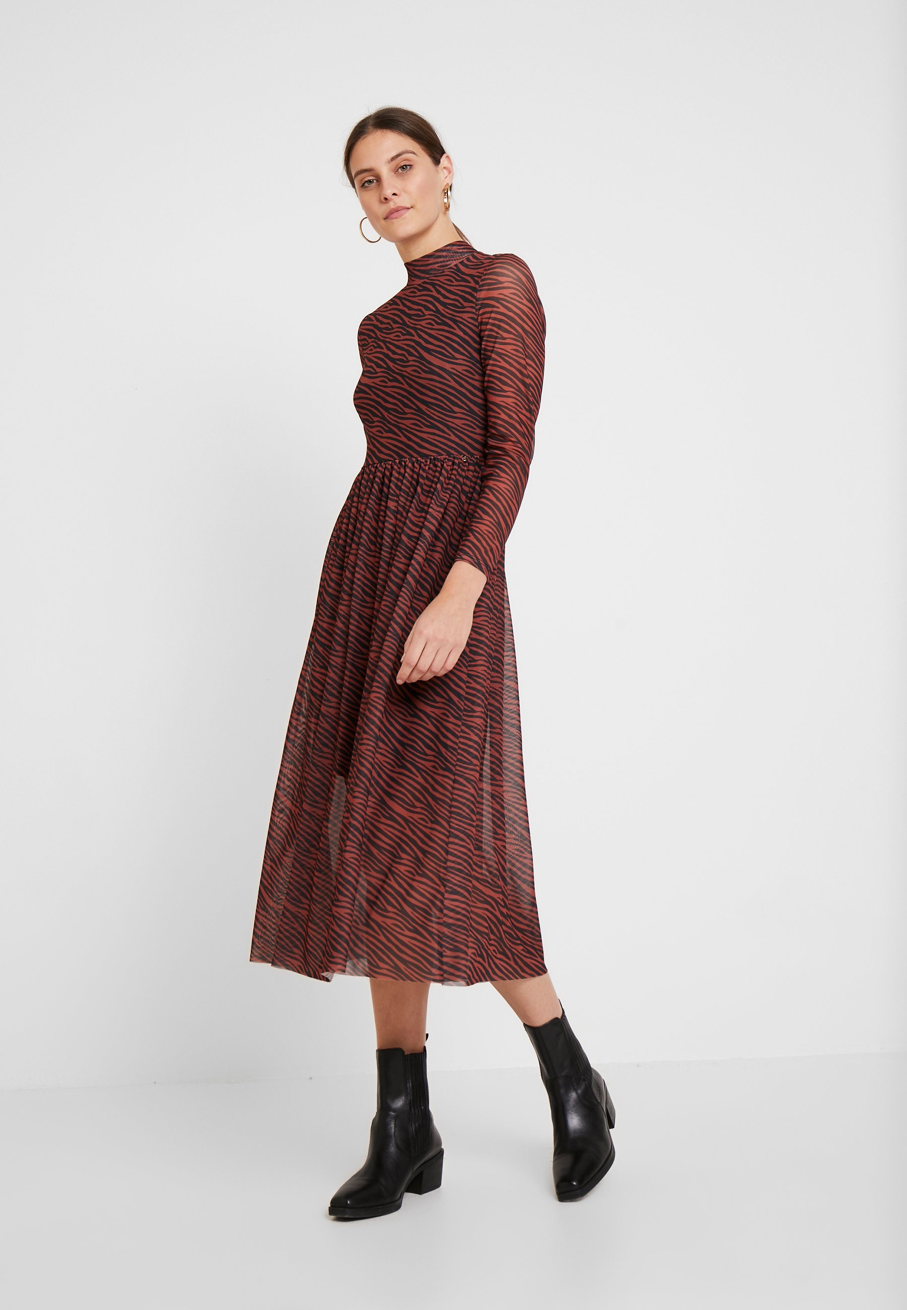 TOM TAILOR DENIM PRINTED MESH DRESS - Jurk - brown/zebra/Bruin - Zalando.nl