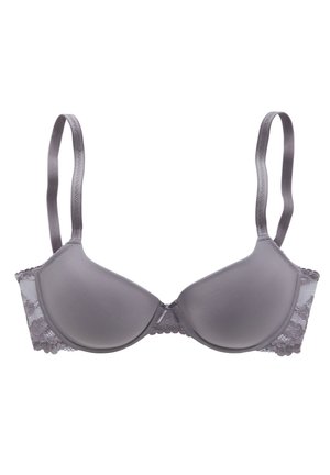 Soutien-gorge gris rembourré avec des bonnets en tissu lisse et des détails en dentelle sur les côtés. Bretelles réglables et fermeture à crochets à l'arrière.