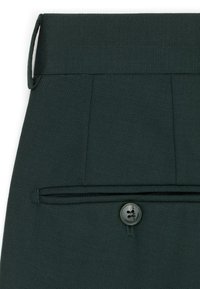 Ciemnozielone materiałowe spodnie z płaskim przodem, zapięciem na jeden guzik i tylną kieszenią z poziomym wykończeniem. Teksturowane wykończenie.