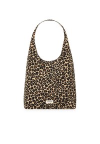 Sac à main à imprimé léopard avec une texture en tissu doux, des poignées courbes et une forme rectangulaire. Dispose d'une petite étiquette logo sur le devant.