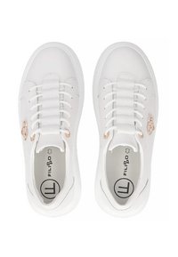 Białe sneakersy z gładką skórzaną powierzchnią, elastycznymi sznurowadłami i akcentem w różowym złocie. Okrągły czubek i wyściółka w podeszwie dla komfortu.