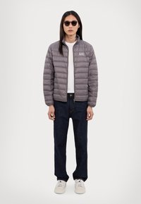 EA7 Emporio Armani TRAIN CORE JACKET - Casaco de penas - volcanic glass