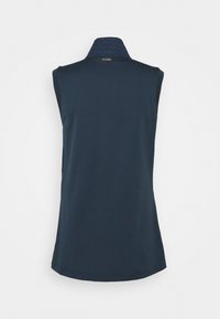 Námorní modrý top bez rukávů s texturovaným límcem, vyrobený z hladkého materiálu, s vysokým výstřihem a volným střihem.