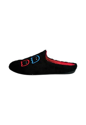 Zapatilla negra borrosa tipo slip-on con forro interior rojo y diseños de caras de fantasma rojas y azules en la parte superior.