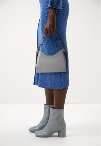 Furla NUVOLA MINI SHOULDER BAG - Kabelka - cenere