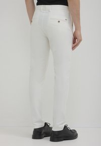 Calliope SLIM  - Chino - bianco