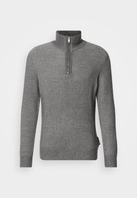 Suéter gris de canalé con un cuello alto y cremallera corta. Hecho de un tejido de punto texturizado, presenta mangas largas y un dobladillo recto.