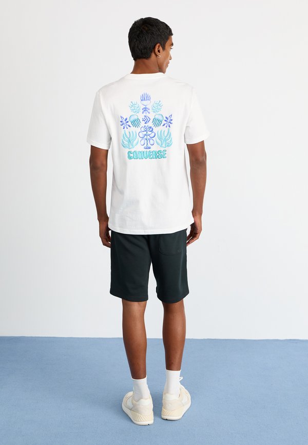 RETRO CHUCK CORE GRAPHIC SHORT - Shorts4