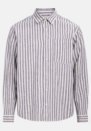 Μπλε-σκούρο με λευκές ριγέ μακρυμάνικη πουκάμισο με κουμπιά. Διαθέτει κλασικό γιακά, τσέπη στο στήθος και μανσέτες με κουμπιά και ριγέ λεπτομέρειες.