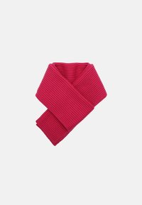 Écharpe épaisse et côtelée de couleur rose vif, présentant un design plié. Le tissu semble doux avec une finition texturée.