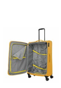 Gelber Hartschalenkoffer mit grauem Innenraum, ausgestattet mit mehreren Netztaschen und elastischen Gurten, ausziehbarem Griff und vier Rädern.