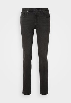 Crne traperice s ravnim nogavicama, pet džepova i srebrnim detaljima, s blagim izblijedjelim efektom.