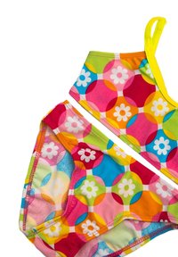 Kolorowy zestaw bikini z kwiatowymi wzorami w różowych, pomarańczowych i niebieskich okręgach; wykonany z elastycznej tkaniny o intensywnym wzorze i regulowanymi ramiączkami.
