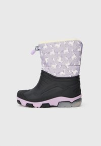 Botas de invierno para niños con una sección inferior negra y una parte superior acolchada en color lila con un patrón de unicornios. Terminado con un forro de piel blanca.
