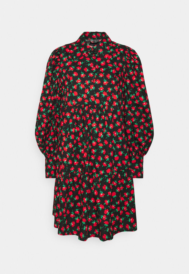 Vestido preto com padrão floral vermelho, apresentando um colarinho, mangas bufantes longas e um design de saia em camadas. Feito de tecido leve.