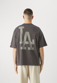 New Era MLB LOS ANGELES DODGERS OVERSIZED T-SHIRT - T-shirt de sport - black