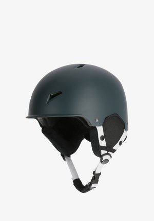 Casque vert foncé mat avec des trous de ventilation, doublure noire douce, sangles blanches et boucle de sécurité. Forme arrondie conçue pour la sécurité.