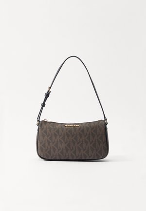 Sac à bandoulière avec motif monogramme marron foncé, logo doré « Michael Kors » et bandoulière noire réglable.
