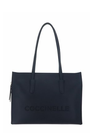 Schwarze Leder-Shopper-Tasche mit zwei langen Henkeln und geprägtem "COCCINELLE"-Logo auf der Vorderseite, mit seitlichem Reißverschluss.