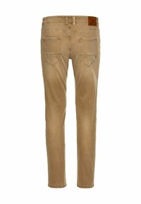 Beige spijkerbroek met een rechte pasvorm, vijf zakken, gestructureerde stof en een bruine leren patch bij de tailleband. Achteraanzicht weergegeven.