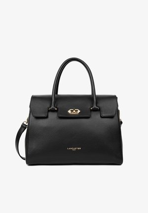 Sac à main en cuir noir avec un design structuré, doté d'un fermoir doré, de deux poignées supérieures et d'un logo embossé à l'avant.