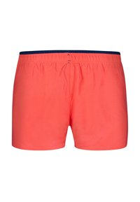 Costumi da bagno corallo con vita elastica, accentuazione blu navy all'orlo e un tessuto liscio e leggero; progettati per comfort e mobilità.