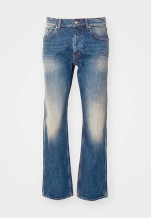 Jasnoniebieskie dżinsy z dzwonami z wyblakłym wykończeniem na udach, pięć kieszeni, zapięcie na metalowy guzik i kontrastujące detale przeszyć.