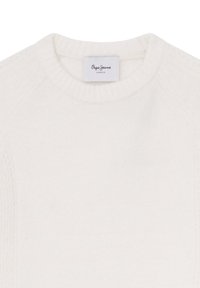 Weißer Pullover mit rundem Halsausschnitt, strukturiertem Strickmuster an den Seiten und geripptem Saum. Etikett mit der Aufschrift "Pepe Jeans London". Weicher Stoff.