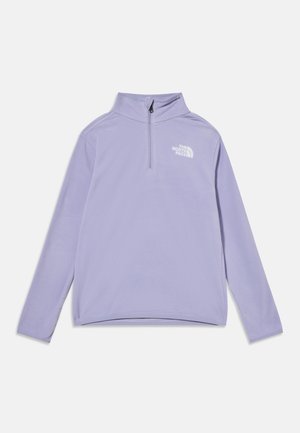 Светлолилав полар с дълъг ръкав и четвърт цип с лого на The North Face на лявата част на гърдите.