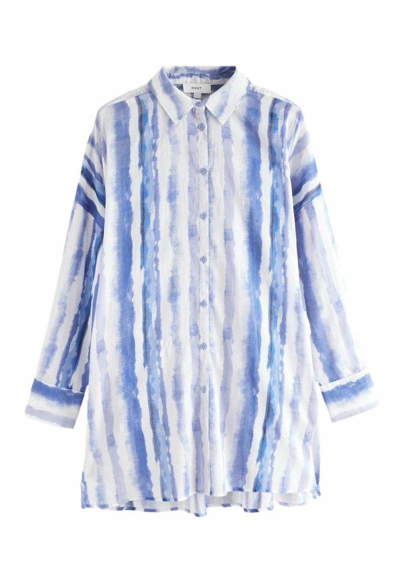 Långärmad button-up skjorta i ljusblått och vitt med vertikala akvarellstripes. Tillverkad av mjukt material med krage och manschetter.