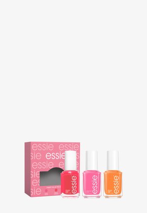 Trois flacons de vernis à ongles Essie en rouge, rose et orange avec un emballage en boîte rose assortie Essie.
