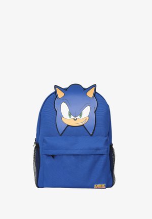 Sac à dos bleu avec poche avant, poches latérales en filet, et grand graphisme du visage de Sonic le Hérisson sur le panneau supérieur avant.