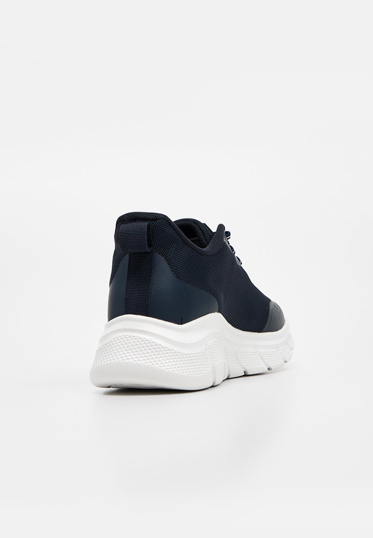 Sneaker low