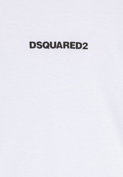 Tessuto bianco con testo del marchio DSQUARED2 nero centrato sulla superficie.
