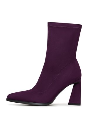 Cesare Gaspari High heeled ankle boots - lilac
