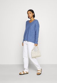 Vero Moda VMCREWLEFILE V-NECK  NOOS - Camisola - grapemist melange