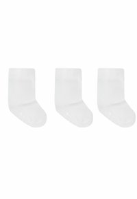 Weißer Baumwollknöchelsocken mit gerippten Bündchen, ausgestattet mit rutschfesten strukturierten Sohlen, wobei drei Paar in einer Reihe präsentiert werden.