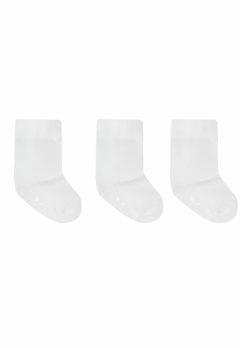 Weißer Baumwollknöchelsocken mit gerippten Bündchen, ausgestattet mit rutschfesten strukturierten Sohlen, wobei drei Paar in einer Reihe präsentiert werden.