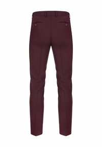 Bordowe spodni z materiału o fakturze, z dwiema tylnymi kieszeniami zapinanymi na guziki i założonymi pętlami na pasek w talii.
