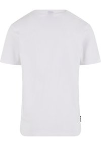 Weißes T-Shirt mit kurzen Ärmeln aus Baumwolle. Hat einen runden Halsausschnitt und einen geraden Schnitt. Keine sichtbaren Muster oder Grafiken.