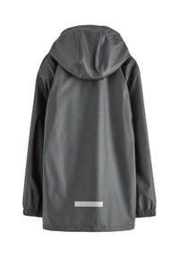 Impermeabile grigio scuro con cappuccio, polsini elasticizzati e striscia riflettente sulla parte bassa della schiena.