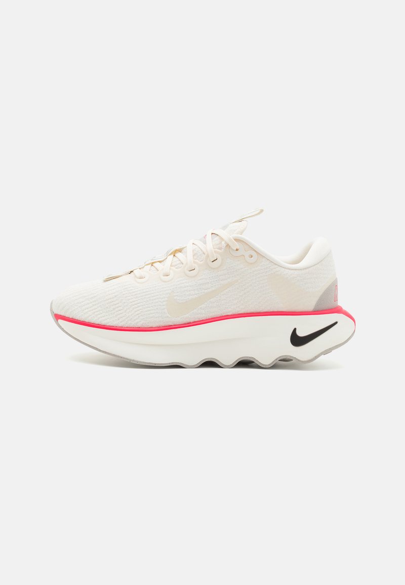 Nike Performance MOTIVA - Utcai futócipők - pale ivory/black/sail/light iron ore/aster pink