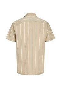 Μπεζ κοντομάνικο πουκάμισο με λευκές κάθετες ρίγες, κλασικό γιακά και ίσιο τελείωμα, εμφανιζόμενο από την πίσω πλευρά.