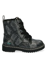 Botín negro y plateado con un patrón de piel de serpiente texturizado, que presenta seis ojales, cordones negros y un acento en turquesa.