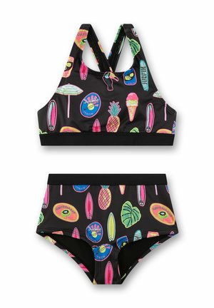 Costume da bagno nero a due pezzi con slip a vita alta e reggiseno sportivo, decorato con gelati colorati, ananas, tavole da surf e motivi tropicali.