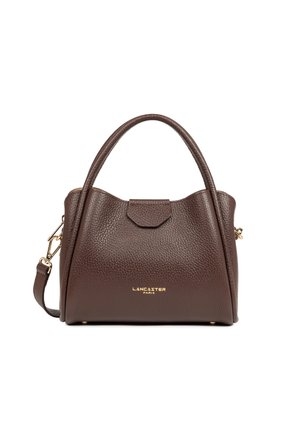 Sac à main en cuir marron avec une forme structurée, double poignées et bandoulière amovible. Affiche la marque en doré "Lancaster Paris".