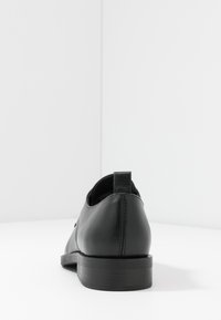 Bianco Derbies - black