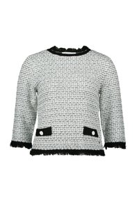 Weißes und schwarzes Tweed-Oberteil mit Dreiviertelärmeln, ausgefranstem Ausschnitt und Saum, schwarzen Akzenttaschen mit weißen Knöpfen.