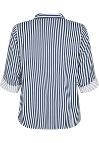 Blouse rayée bleu marine et blanche avec un col, des manches courtes à revers et une coupe décontractée. Tissu doux avec une texture lisse.